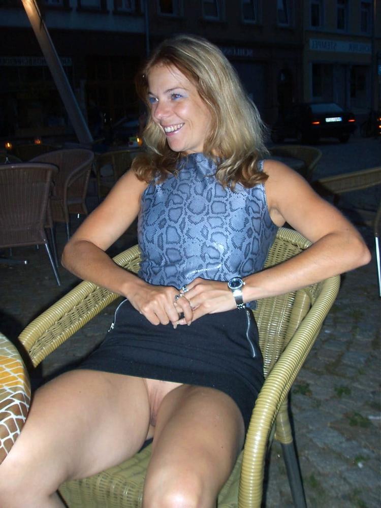 25P upskirt 09