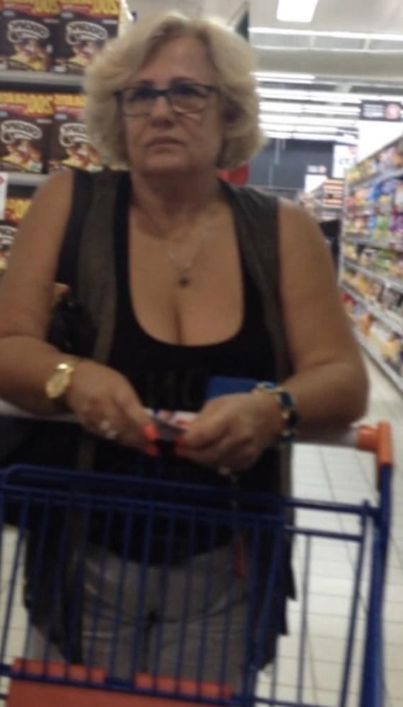 25P Supermarket Granny 9