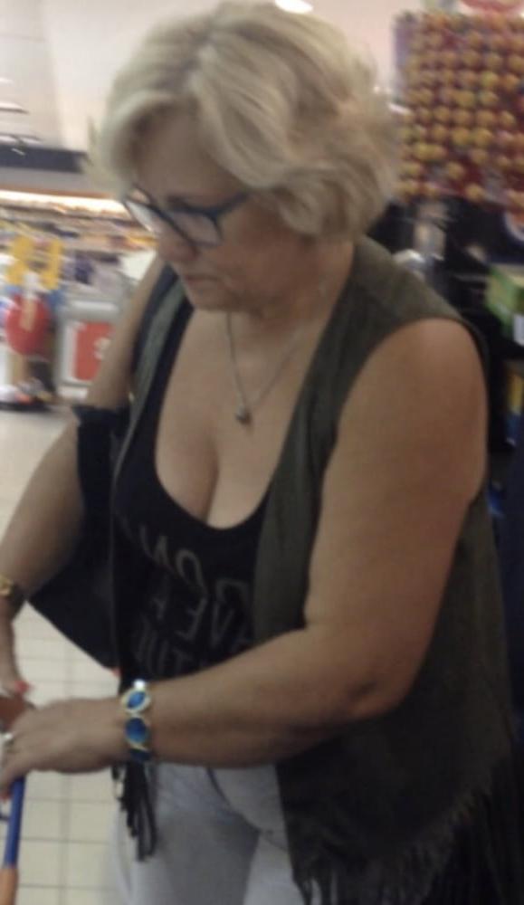 25P Supermarket Granny 9