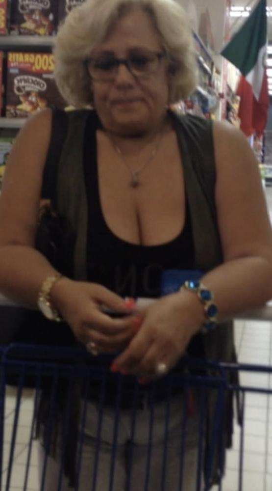25P Supermarket Granny 9
