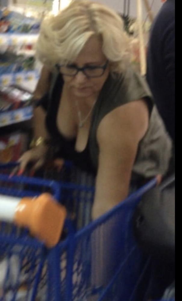 25P Supermarket Granny 9