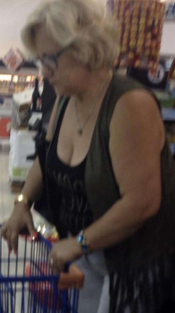 25P Supermarket Granny 9