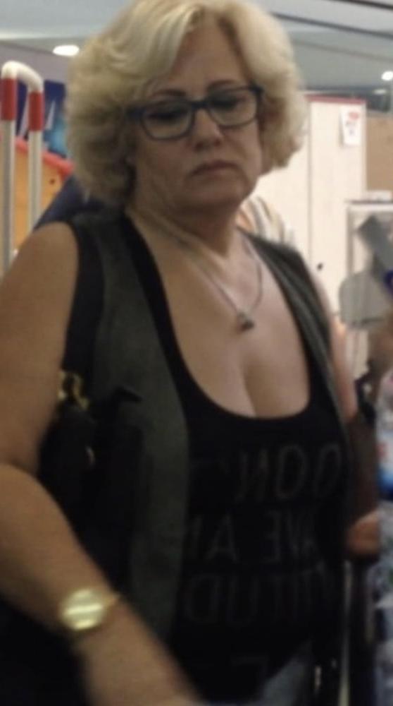 25P Supermarket Granny 9