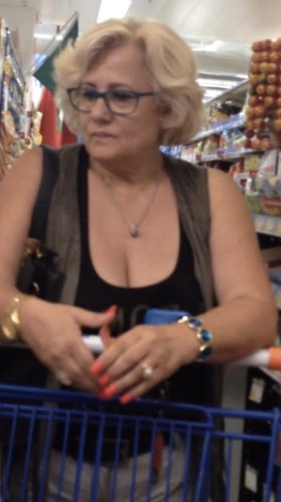 25P Supermarket Granny 9