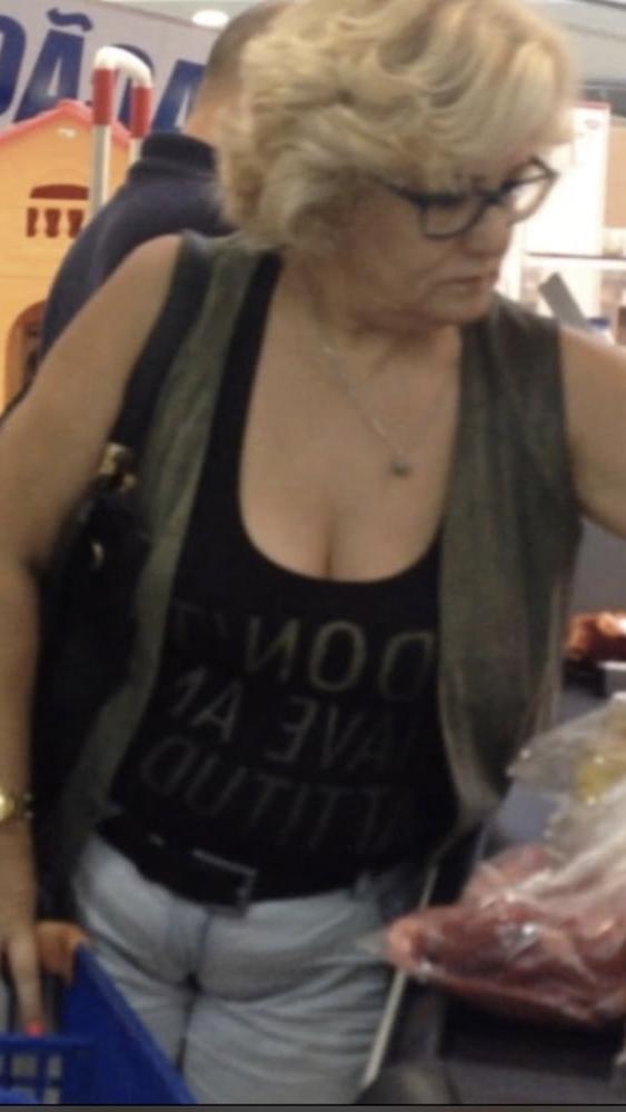 25P Supermarket Granny 9