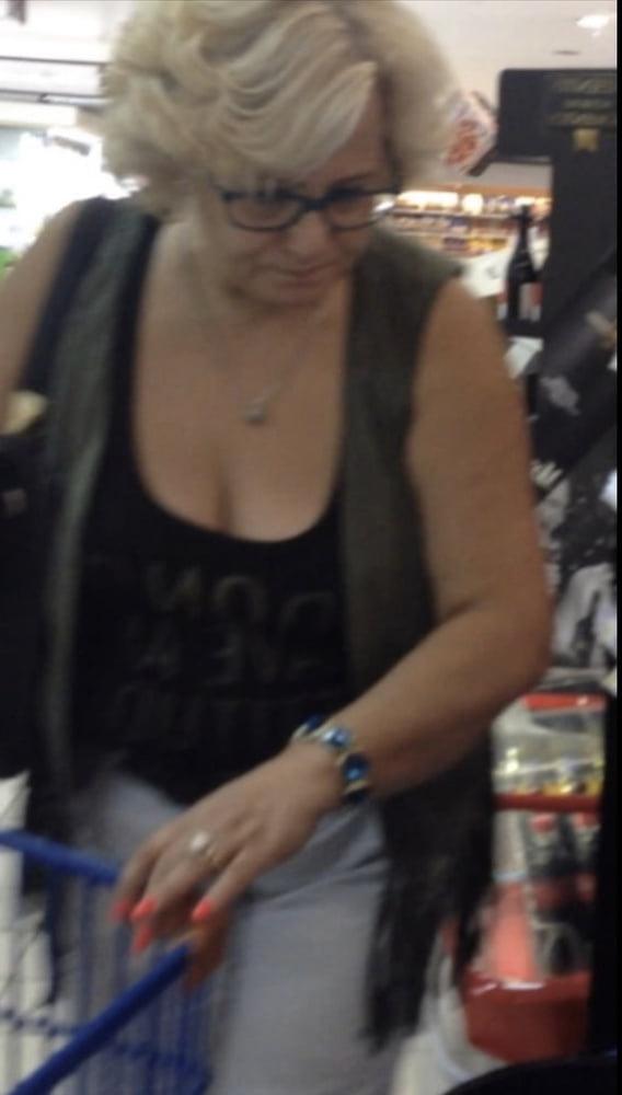 25P Supermarket Granny 9