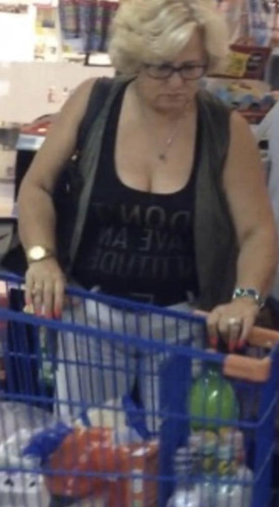 25P Supermarket Granny 9