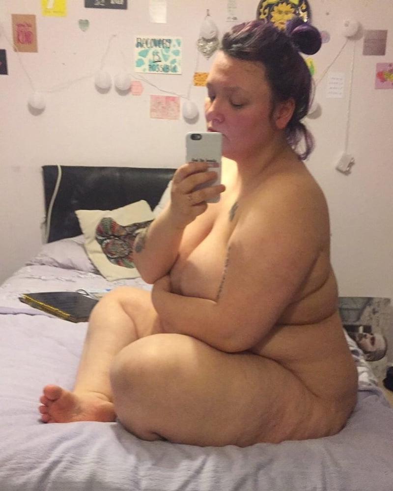 15P Unknown Women (002) BBW How is nude in her bed