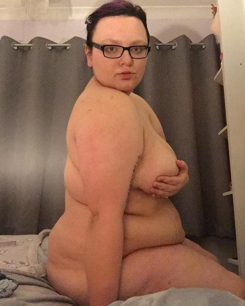 15P Unknown Women (002) BBW How is nude in her bed