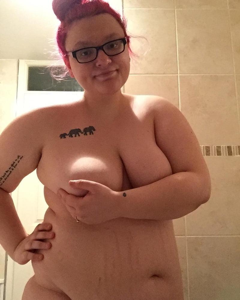 15P Unknown Women (002) BBW How is nude in her bed