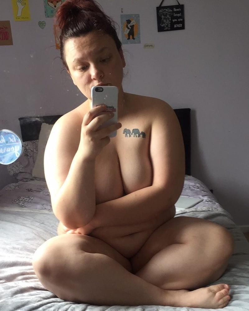 15P Unknown Women (002) BBW How is nude in her bed