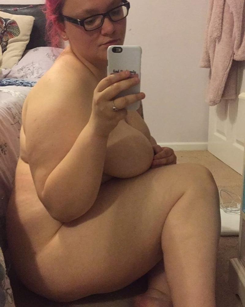 15P Unknown Women (002) BBW How is nude in her bed