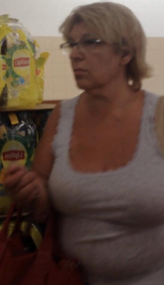 21P Supermarket Granny 7