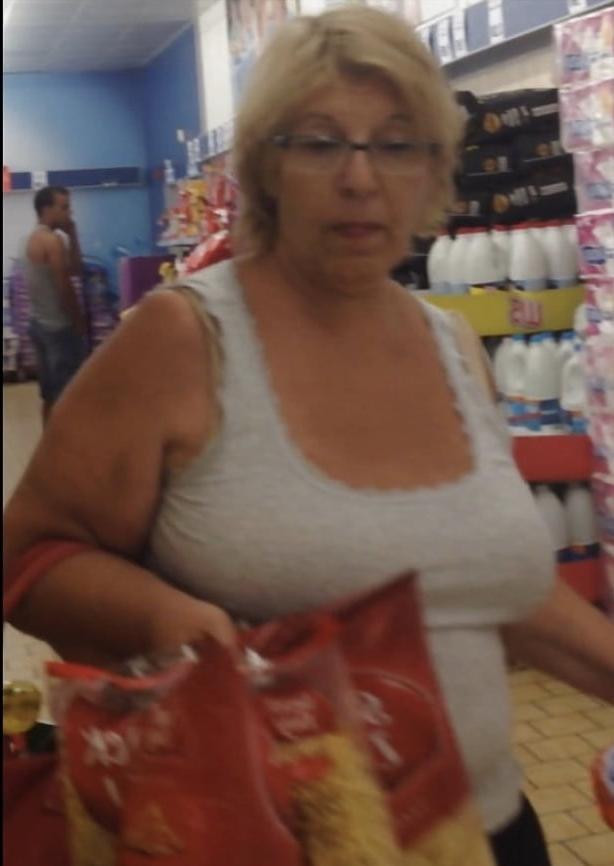 21P Supermarket Granny 7