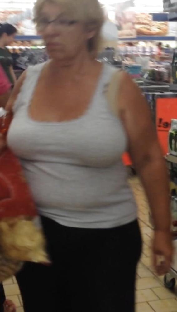 21P Supermarket Granny 7