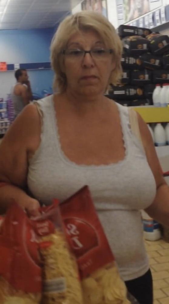 21P Supermarket Granny 7