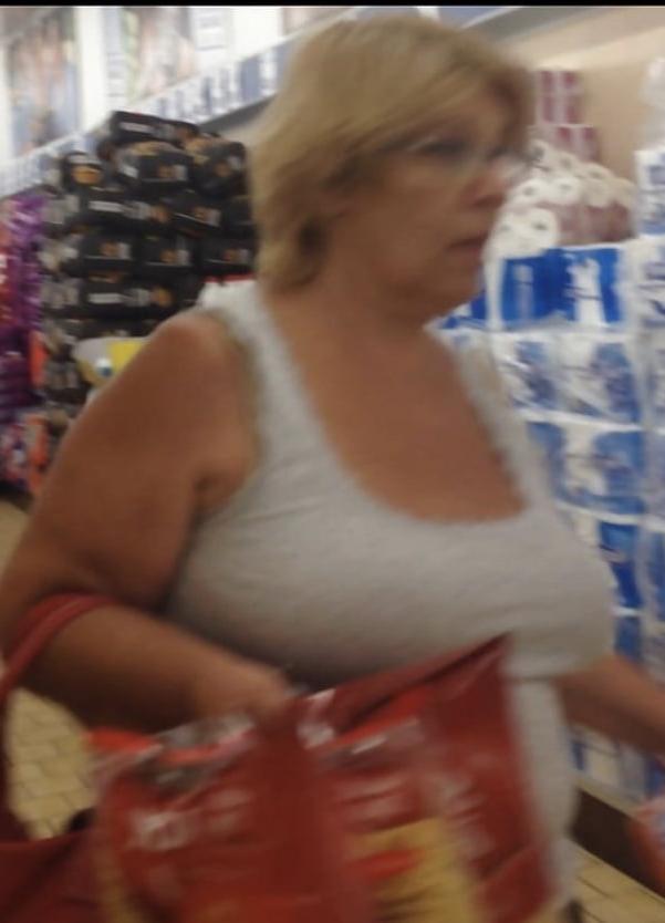 21P Supermarket Granny 7