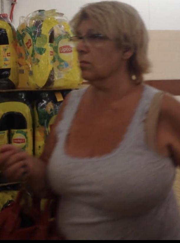 21P Supermarket Granny 7