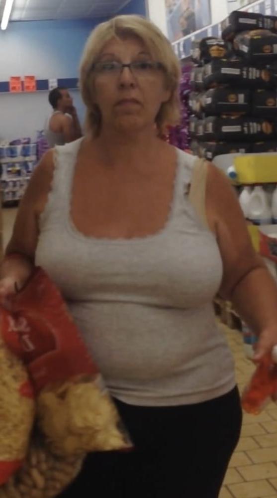 21P Supermarket Granny 7