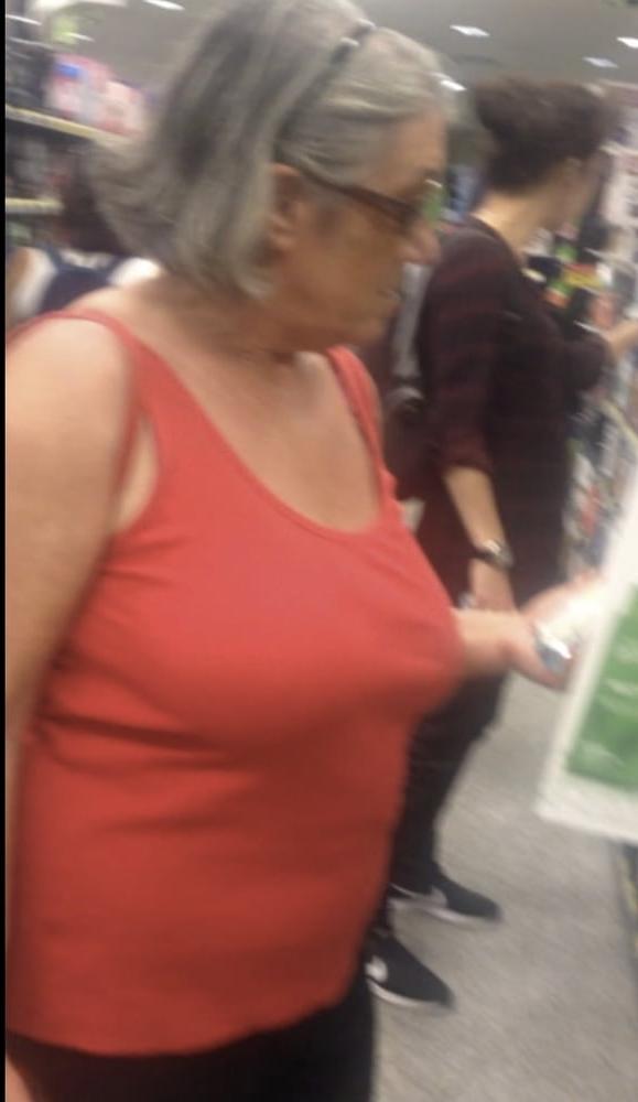 9P Supermarket Granny 6