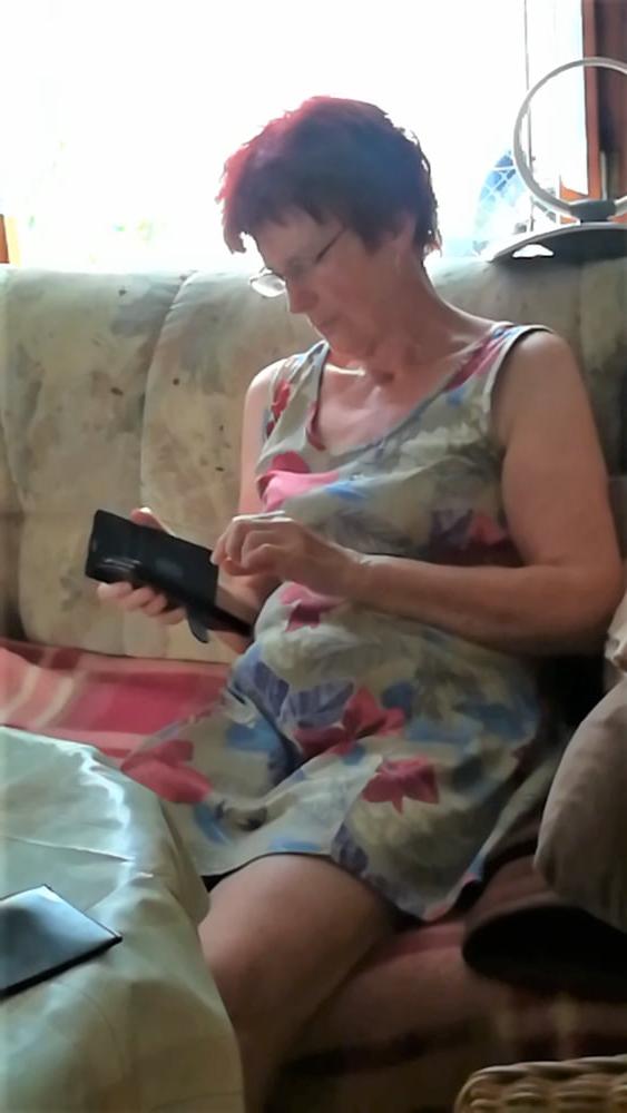 25P granny upskirt
