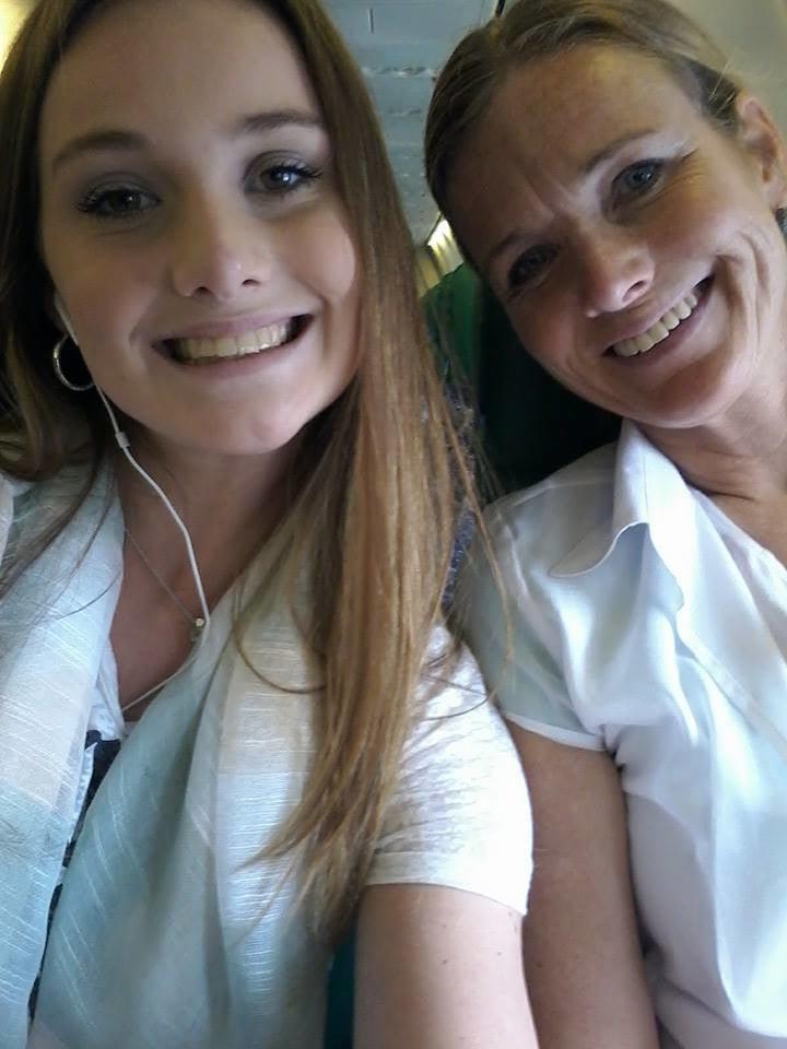 25P Dutch mom &amp; daughter 01