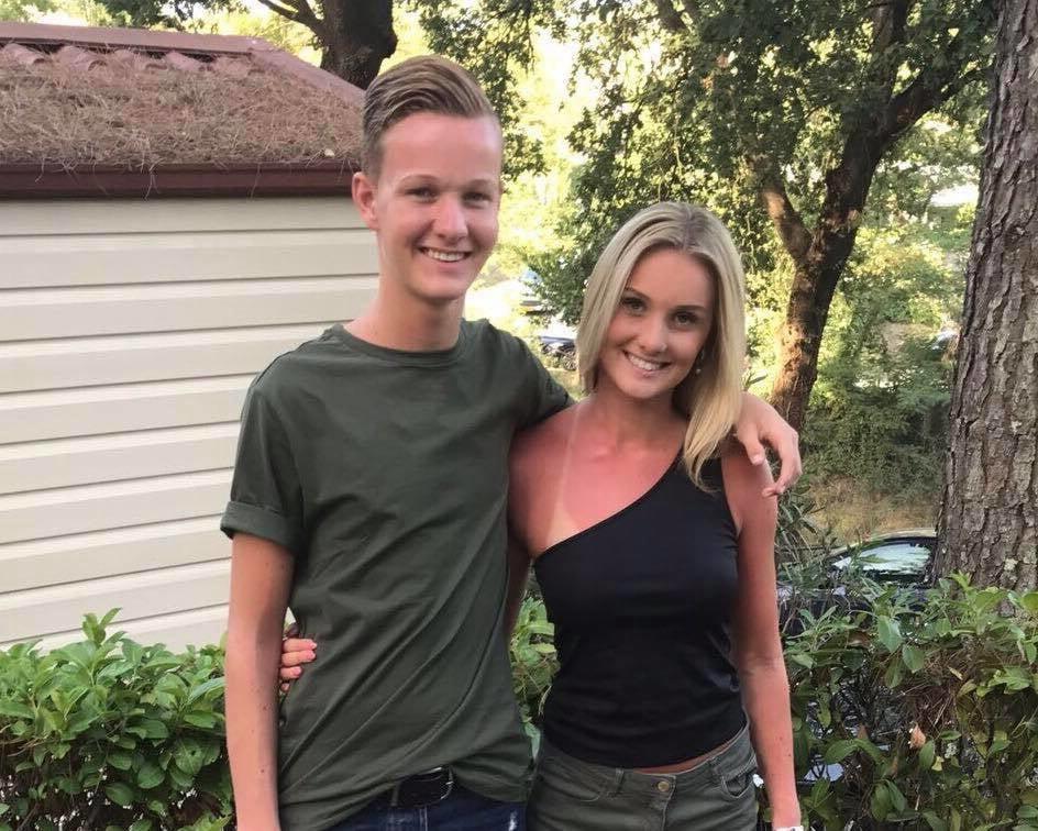 25P Dutch mom &amp; daughter 01