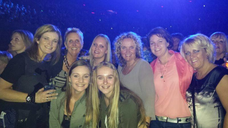 25P Dutch mom &amp; daughter 01