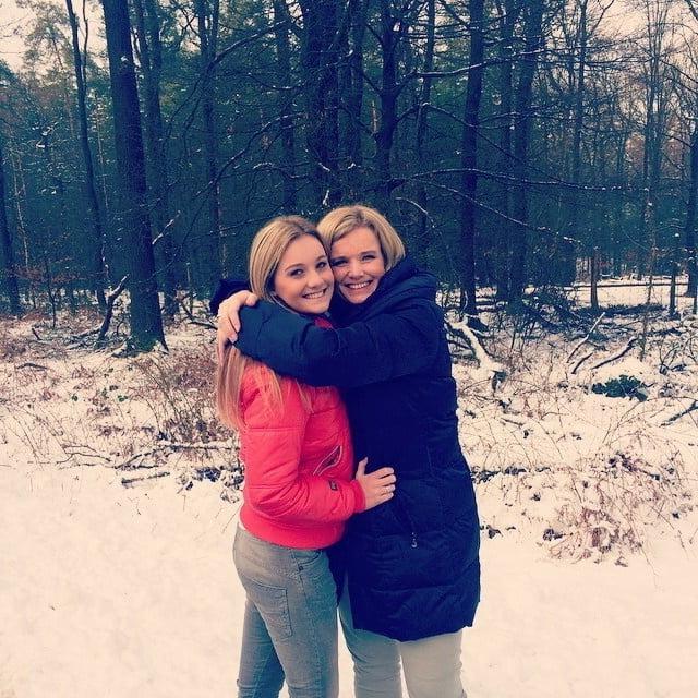 25P Dutch mom &amp; daughter 01