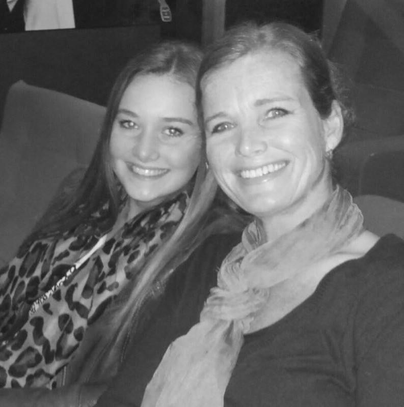 25P Dutch mom &amp; daughter 01