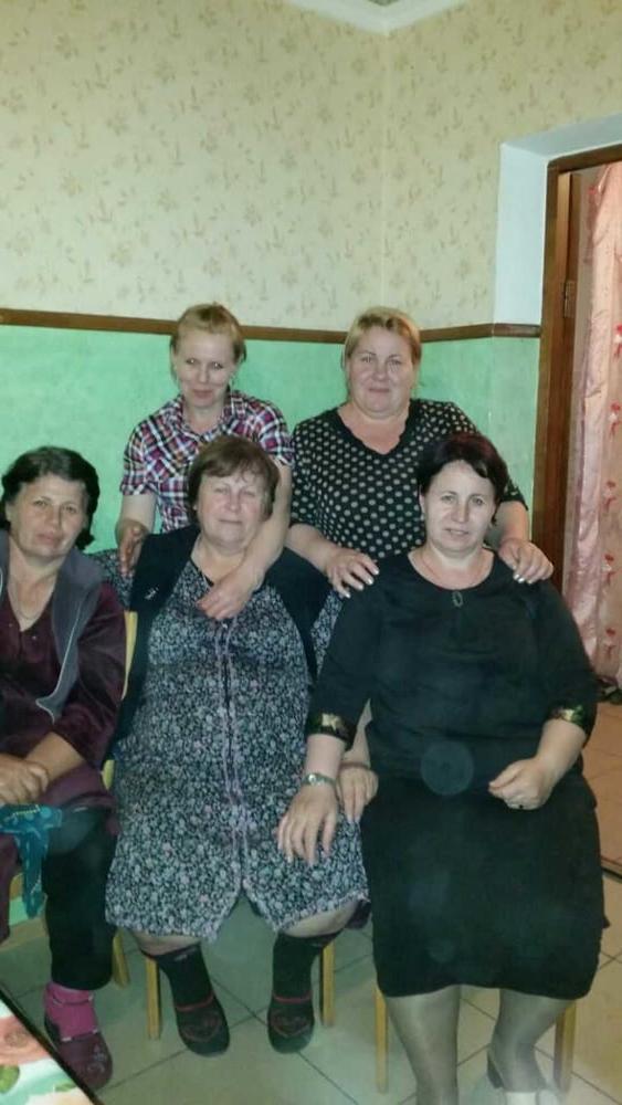 25P Mature Granny in mini dresses