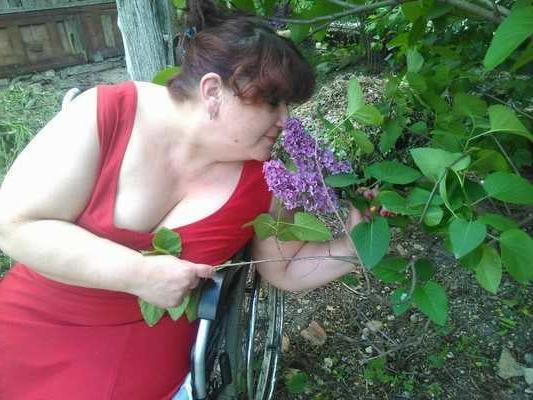 25P Mature Granny in mini dresses