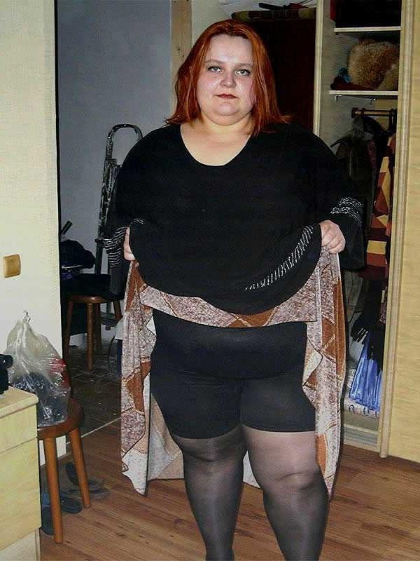 25P Mature Granny in mini dresses