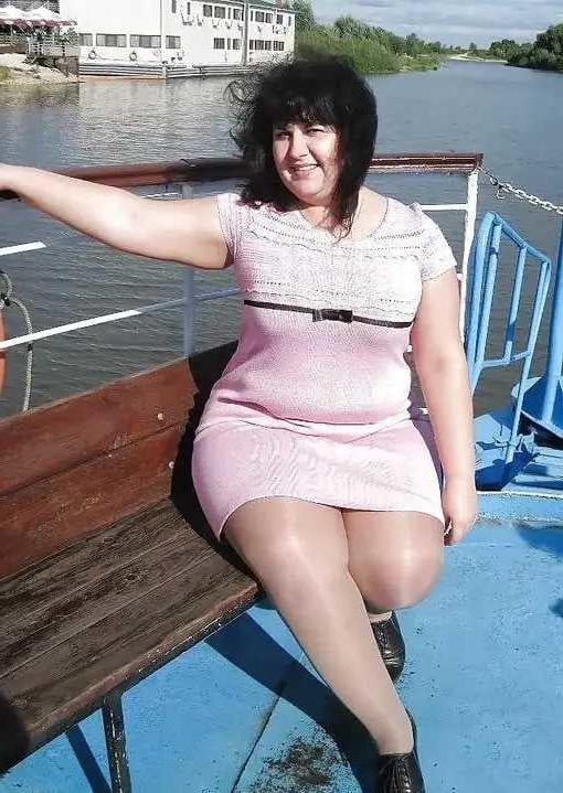 25P Mature Granny in mini dresses