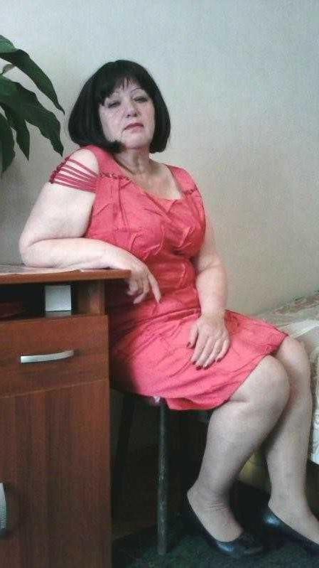 25P Mature Granny in mini dresses