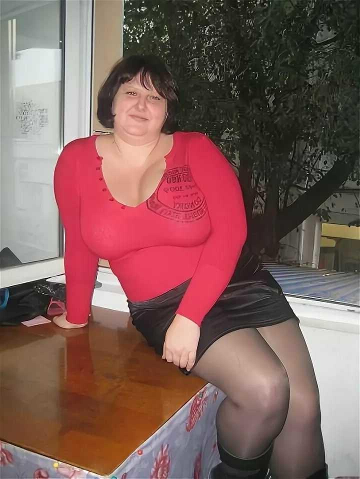 25P Mature Granny in mini dresses