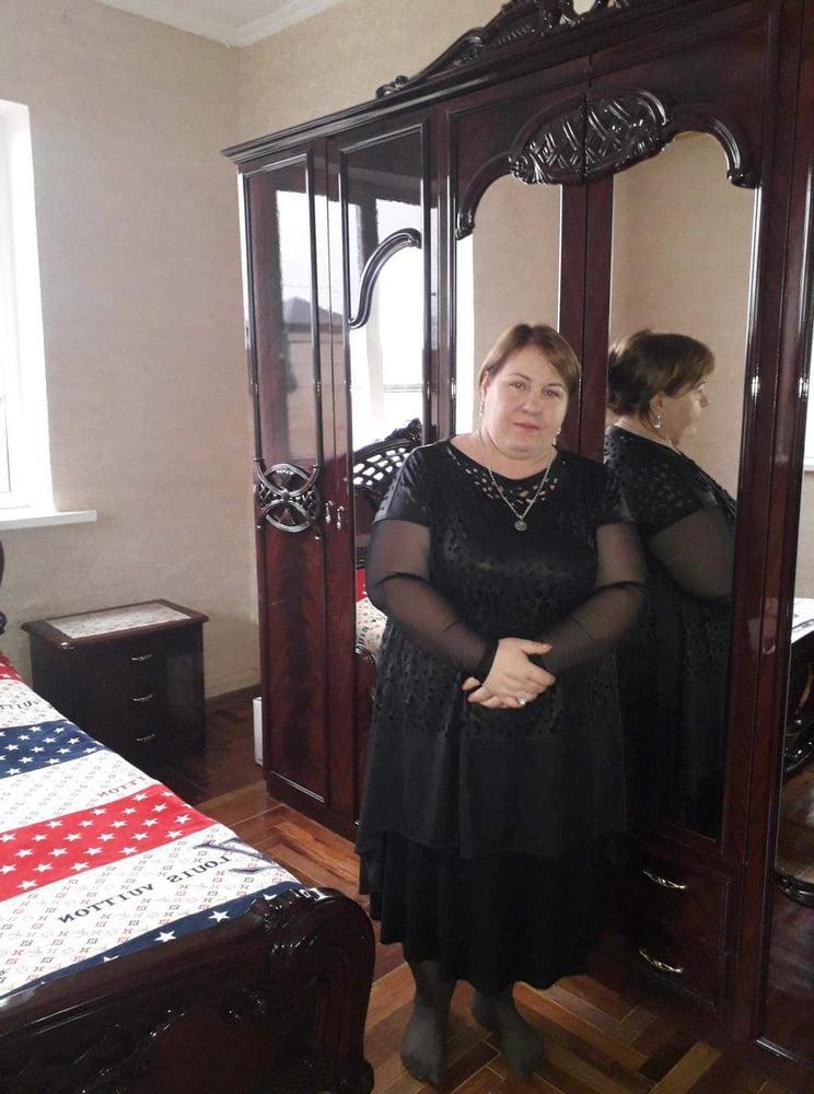 25P Mature Granny in mini dresses