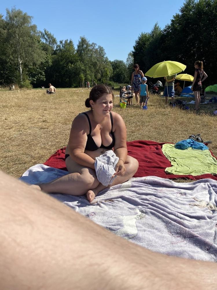 7P Chubby Wife in Bikini