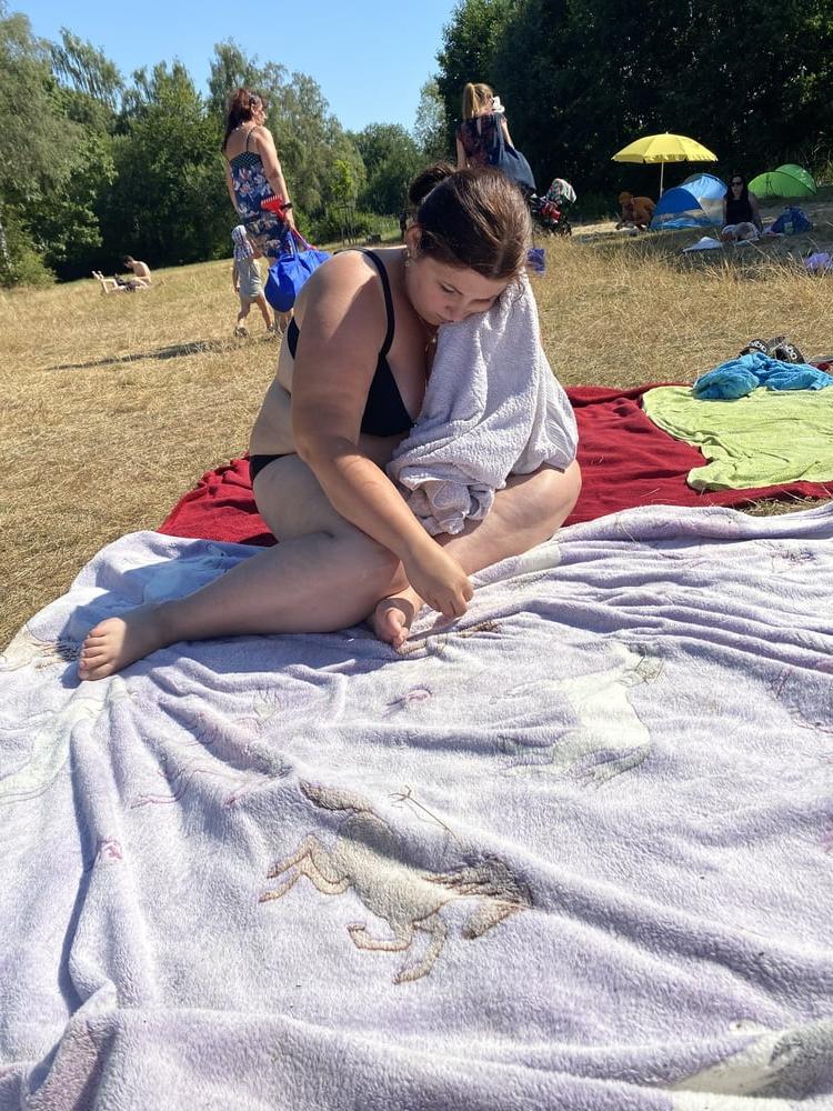 7P Chubby Wife in Bikini