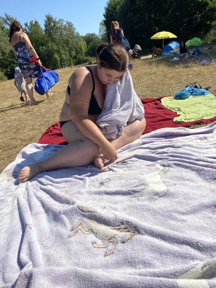 7P Chubby Wife in Bikini