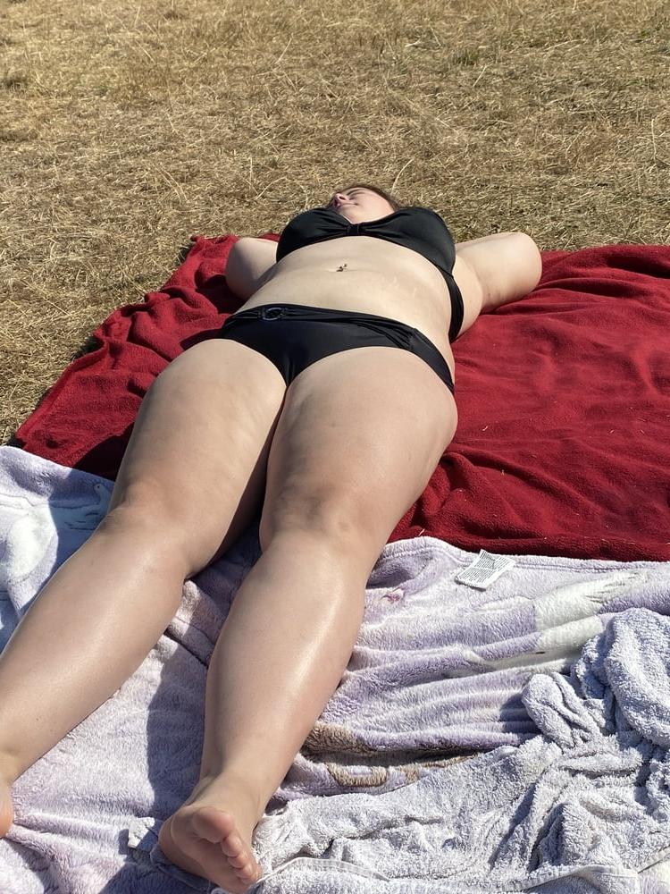 7P Chubby Wife in Bikini