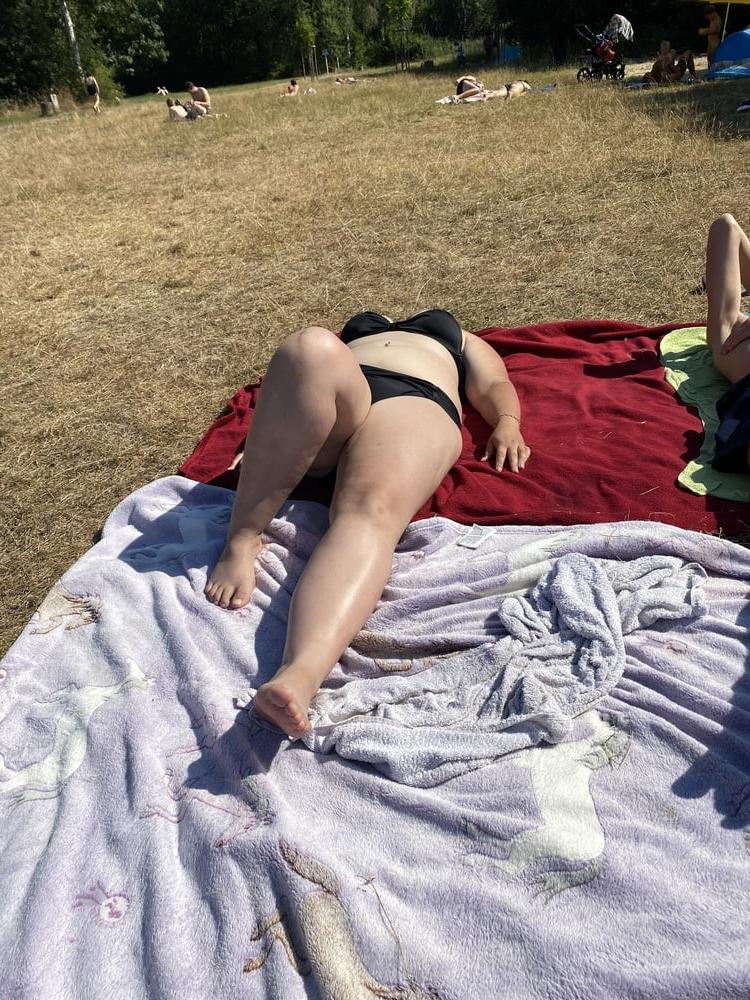 7P Chubby Wife in Bikini