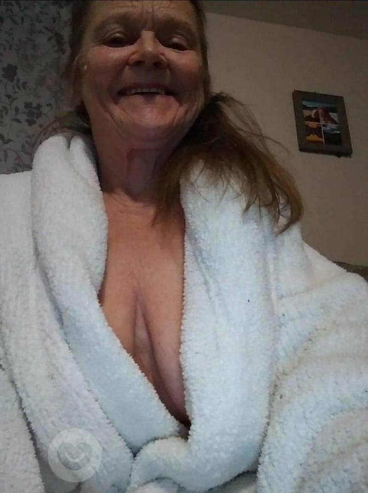 25P Beautiful sexy Granny