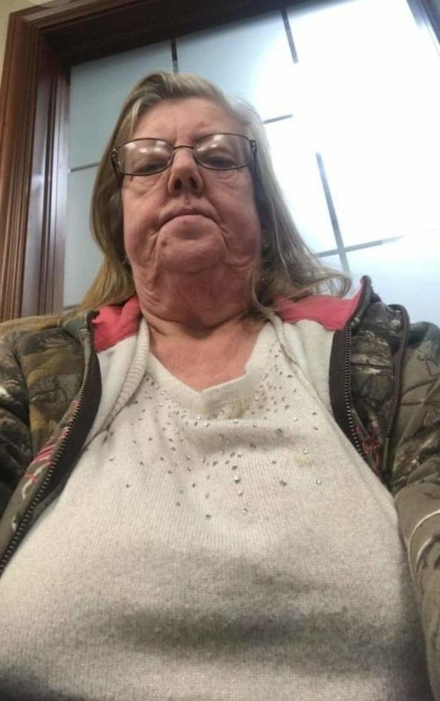 25P Beautiful sexy Granny