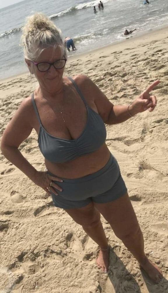 25P Beautiful sexy Granny