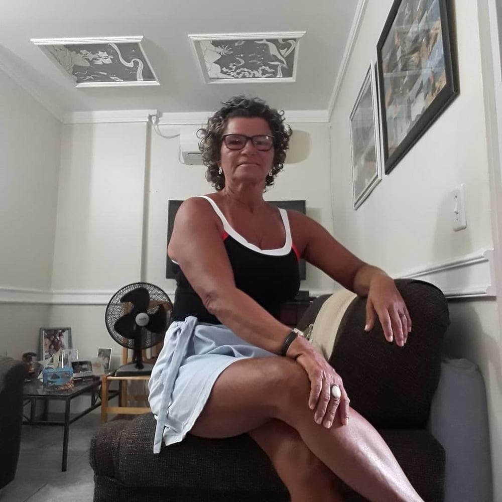 25P Amateur granny