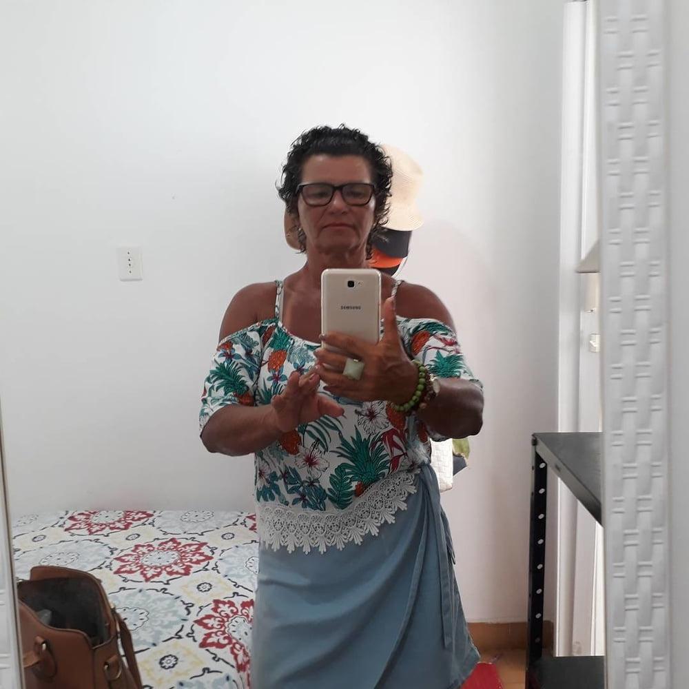 25P Amateur granny