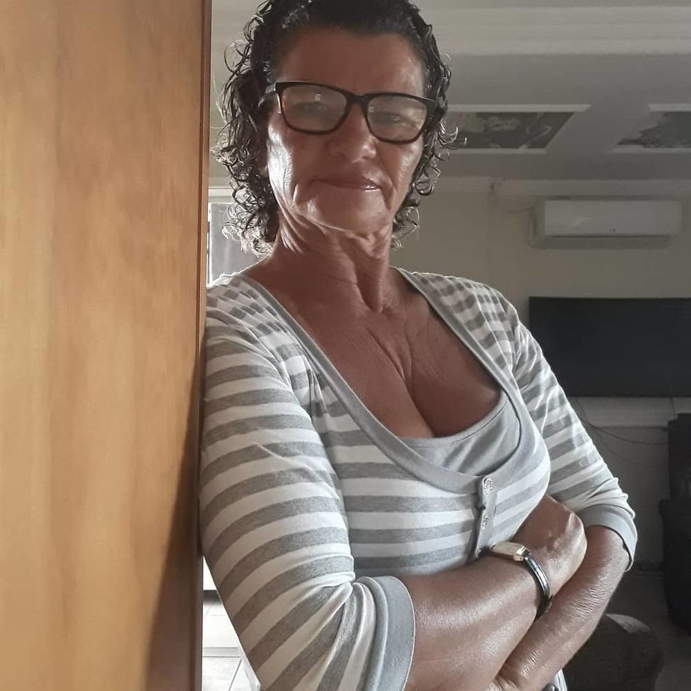 25P Amateur granny