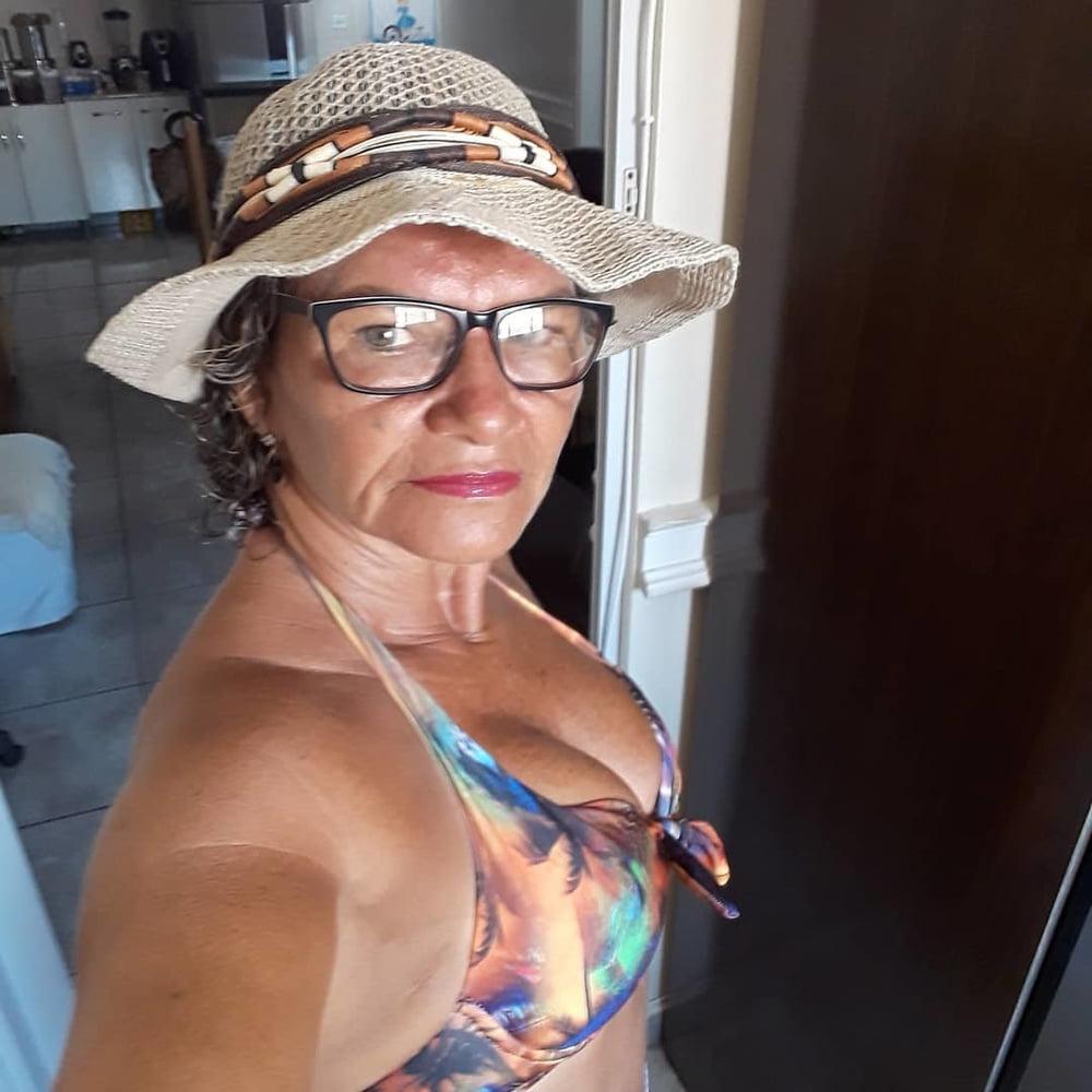 25P Amateur granny
