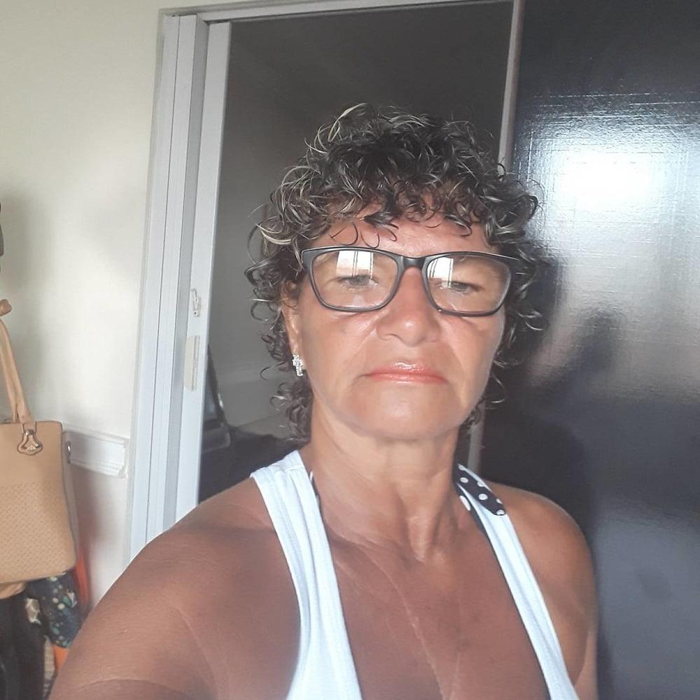 25P Amateur granny